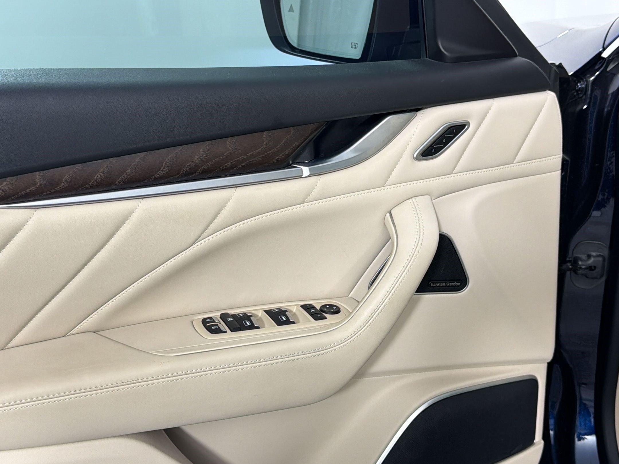 Used 2022 Maserati Levante Modena AWD/4WD image 15