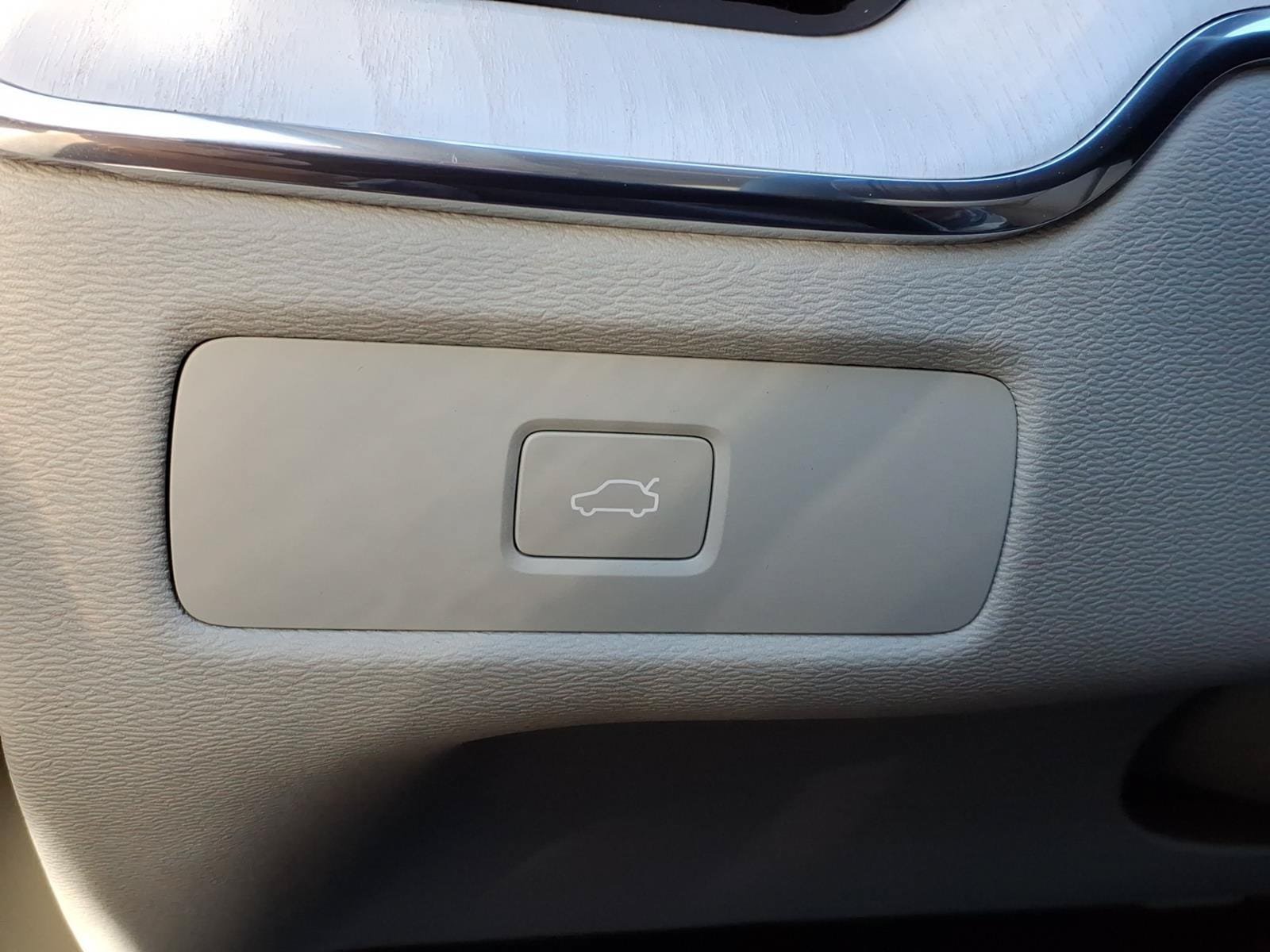 New 2027 Volvo XC60 B5 Ultra AWD/4WD image 18