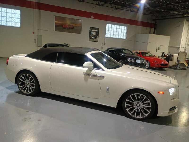 Used 2018 Rolls-Royce Dawn RWD image 33