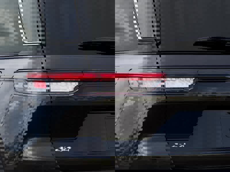 New 2025 Jeep Grand Cherokee Laredo X w/ Luxury Tech Group I image 9