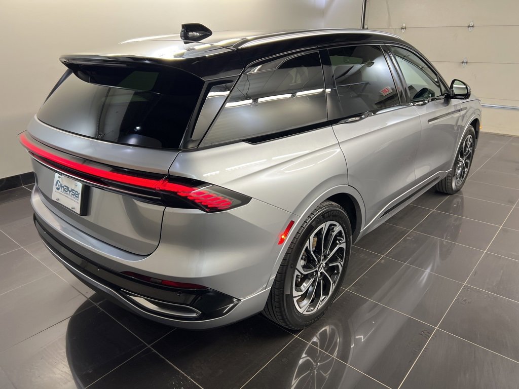 Certified 2025 Lincoln Nautilus Reserve image 6