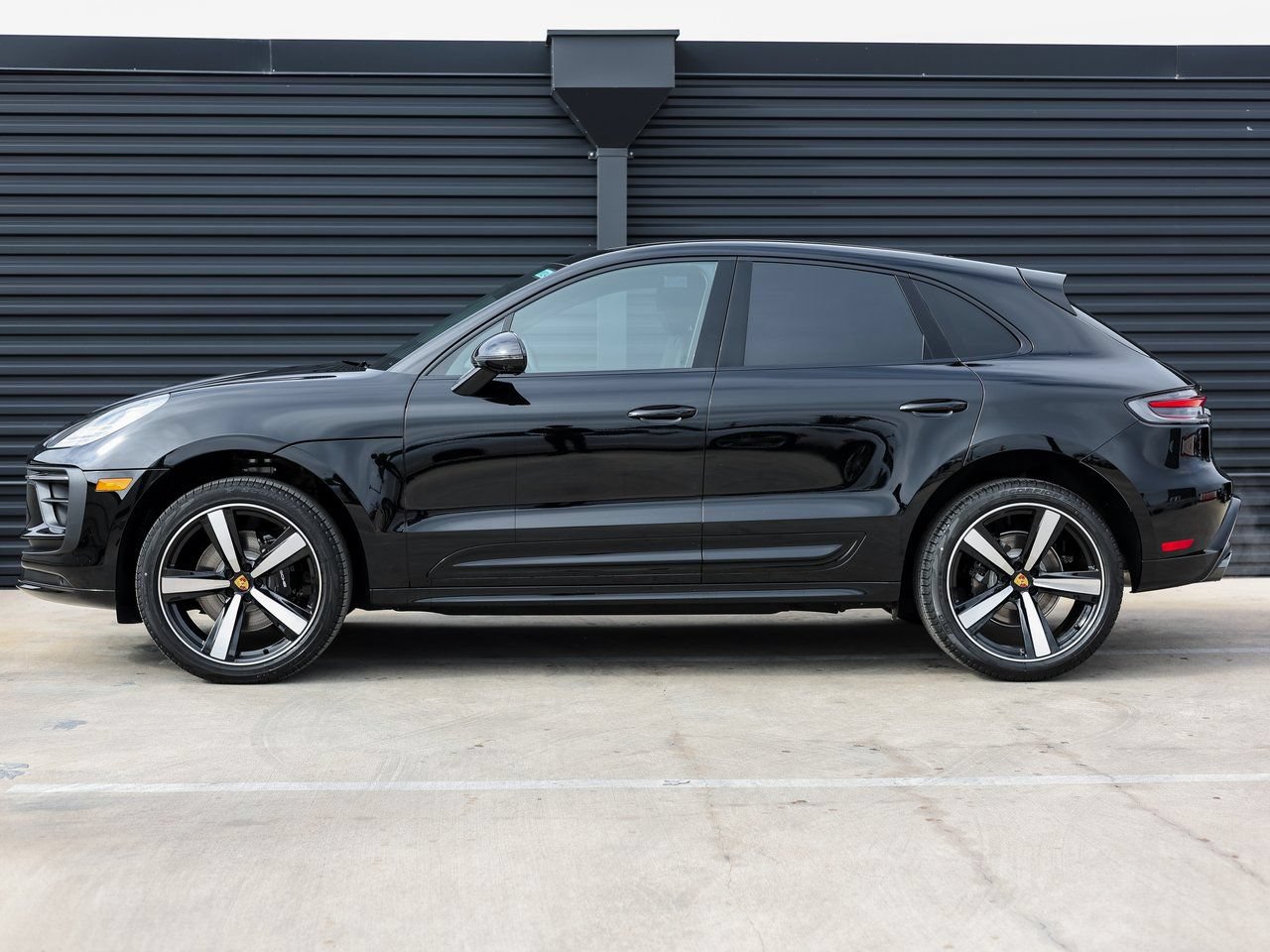 Certified 2026 Porsche Macan S AWD/4WD image 2
