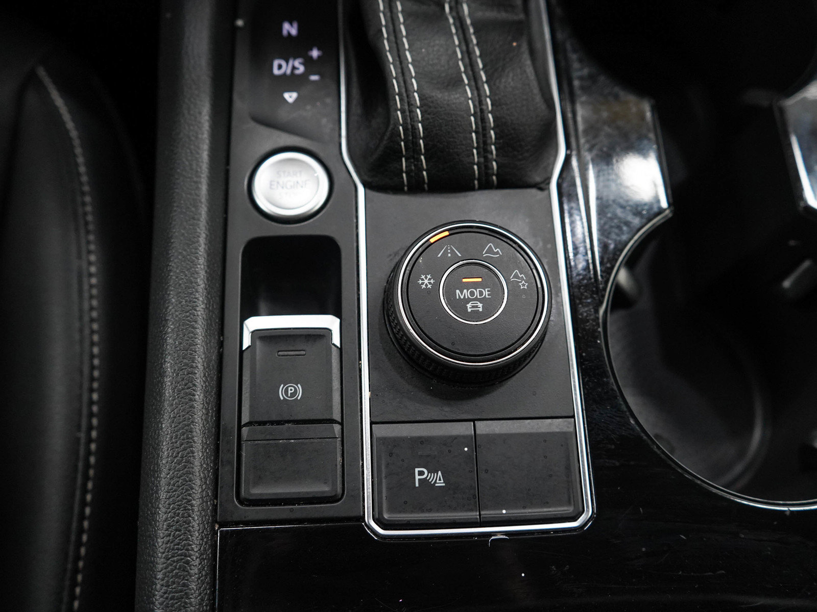 Used 2023 Volkswagen Atlas SE AWD/4WD image 25