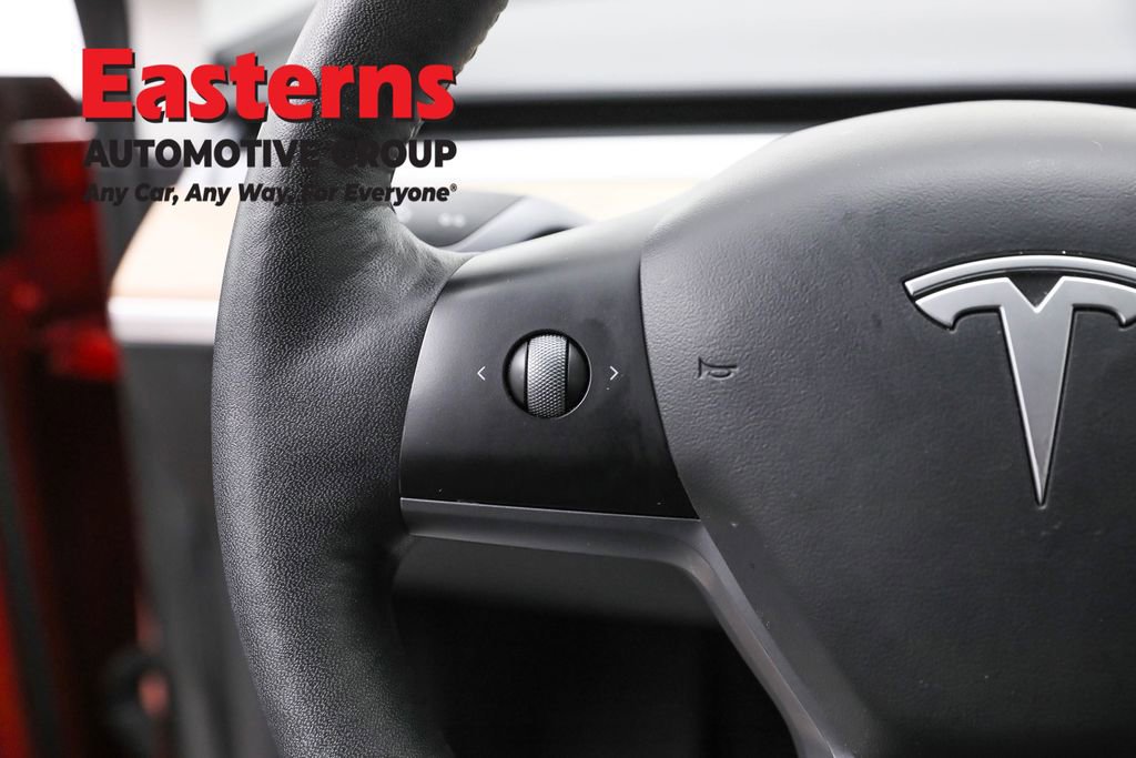 Used 2021 Tesla Model Y Standard Range image 15