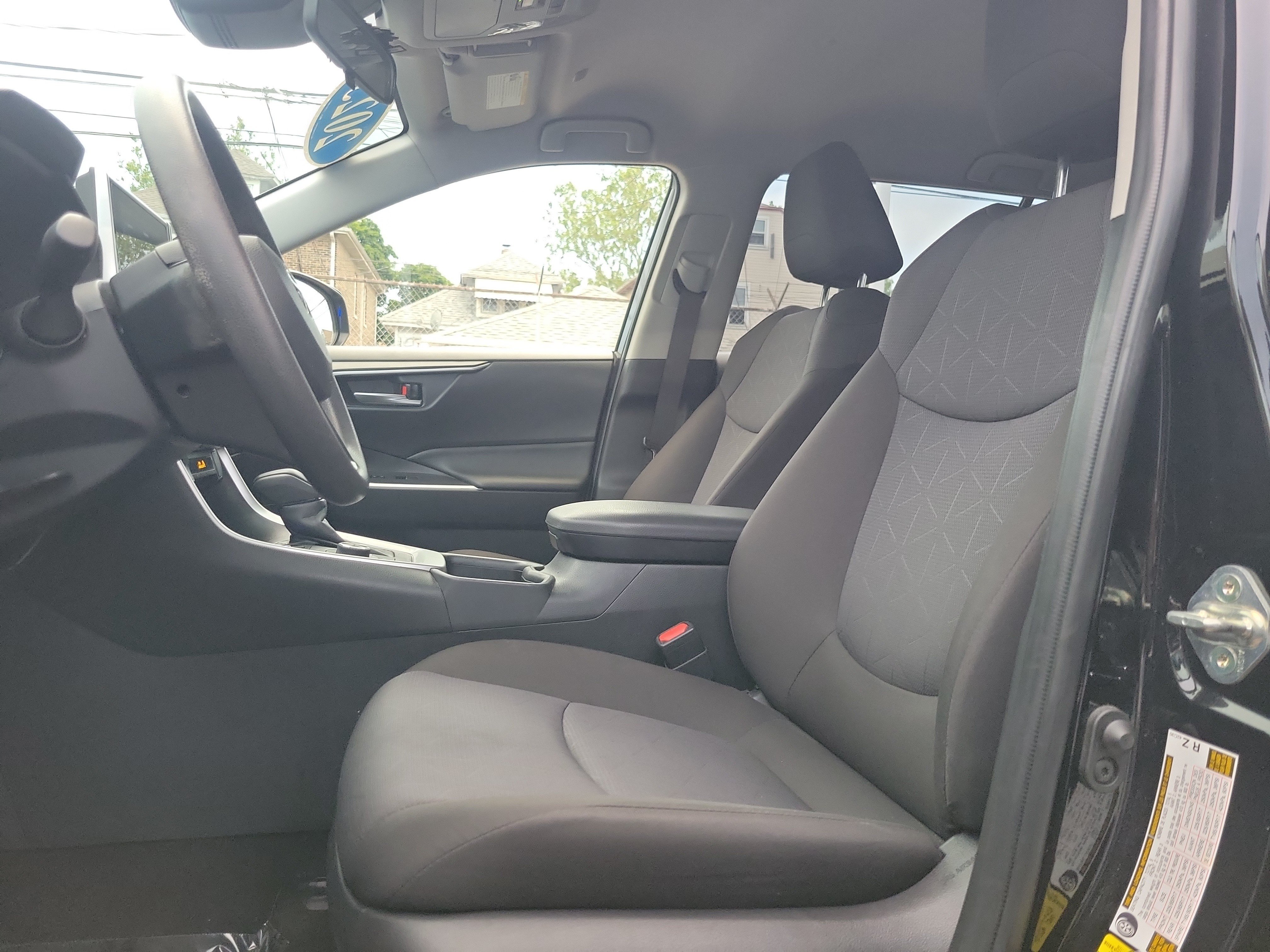 Used 2025 Toyota RAV4 XLE AWD/4WD image 21