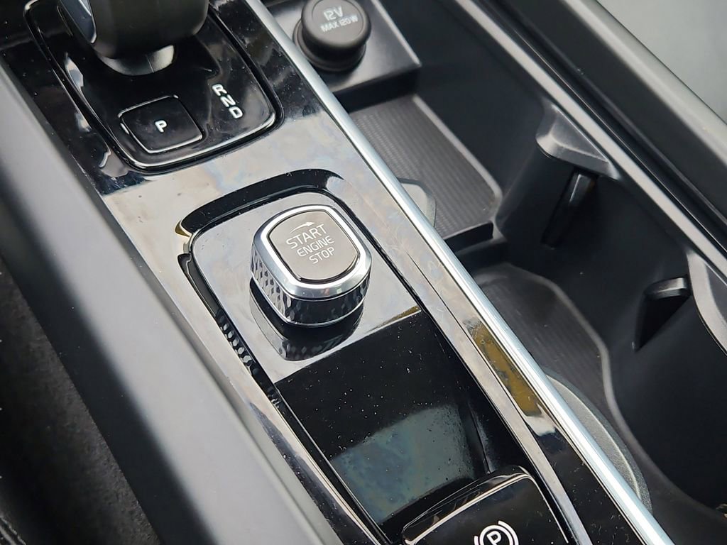 Used 2025 Volvo XC60 B5 Core image 26