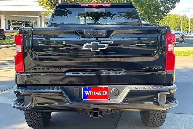 New 2026 Chevrolet Silverado 1500 ZR2 w/ Dark Appearance Package AWD/4WD image 4