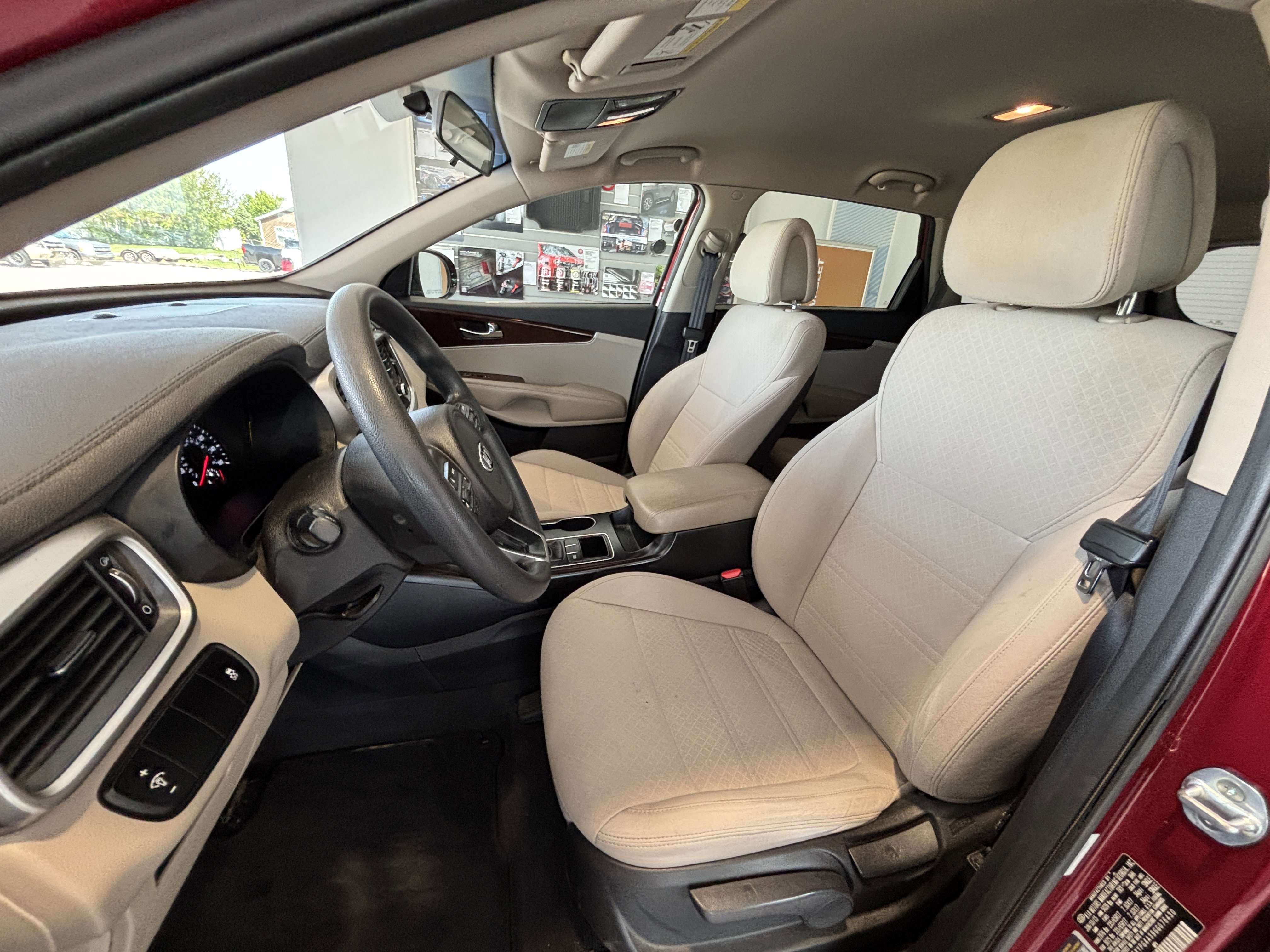 Used 2016 Kia Sorento FWD image 9