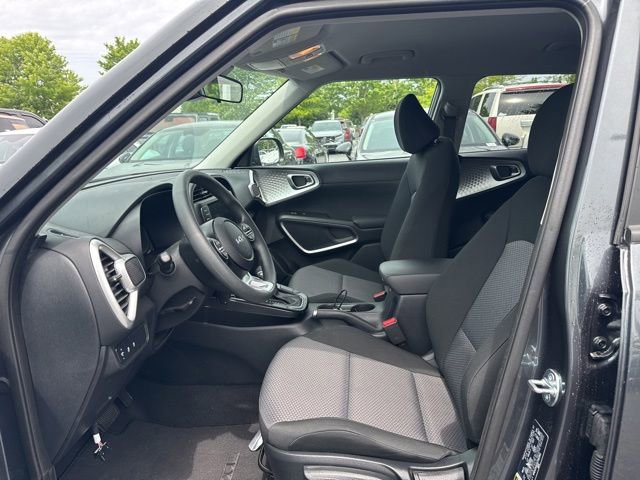 Certified 2025 Kia Soul LX w/ LX Technology Package FWD image 9