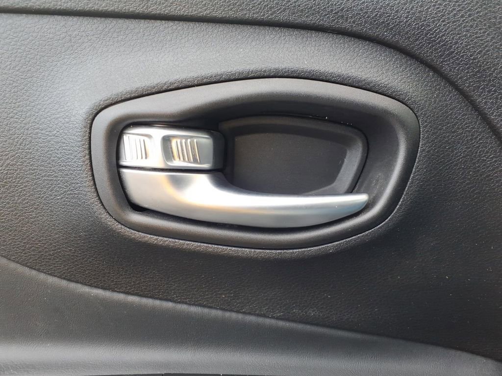 Used 2017 Jeep Renegade Trailhawk image 15