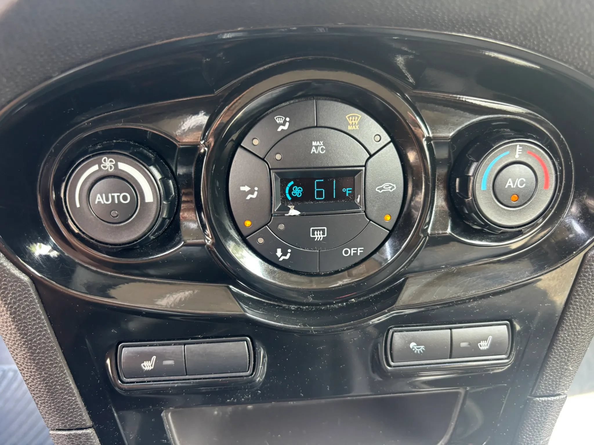 Used 2014 Ford Fiesta Titanium w/ Exterior Protection Package FWD image 19