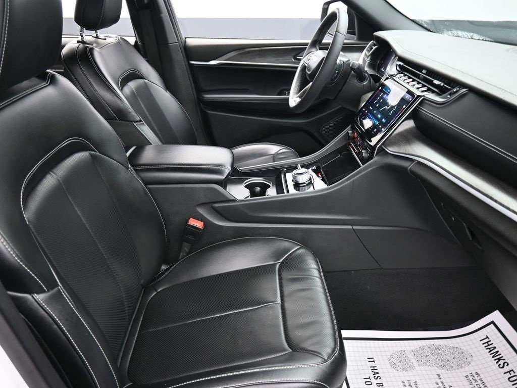 Certified 2024 Jeep Grand Cherokee L Limited w/ Luxury Tech Group II image 18