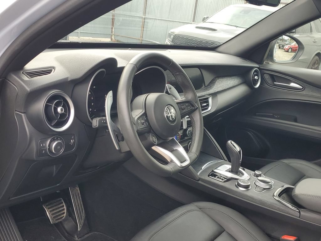 Used 2024 Alfa Romeo Stelvio Sprint AWD/4WD image 16