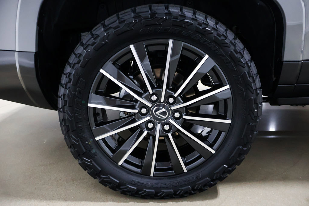 Used 2026 Lexus GX 550 w/ Accessory Package (2T) AWD/4WD image 25
