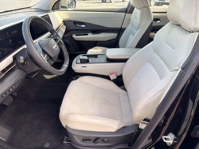 Used 2024 Nissan Ariya AWD image 10