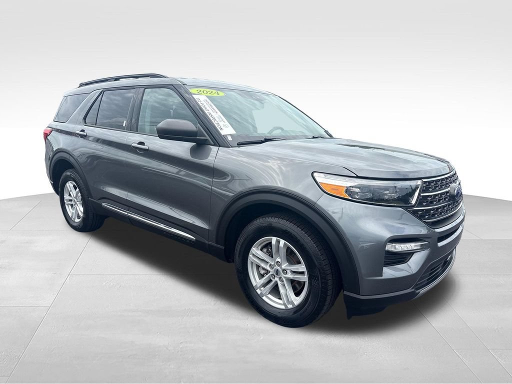 Used 2024 Ford Explorer XLT w/ Equipment Group 202A AWD/4WD image 7