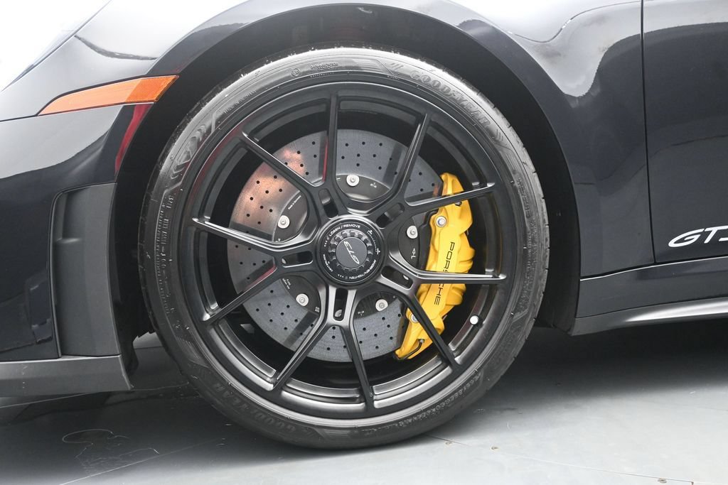 Certified 2026 Porsche 911 GT3 w/ Chrono Package RWD image 5