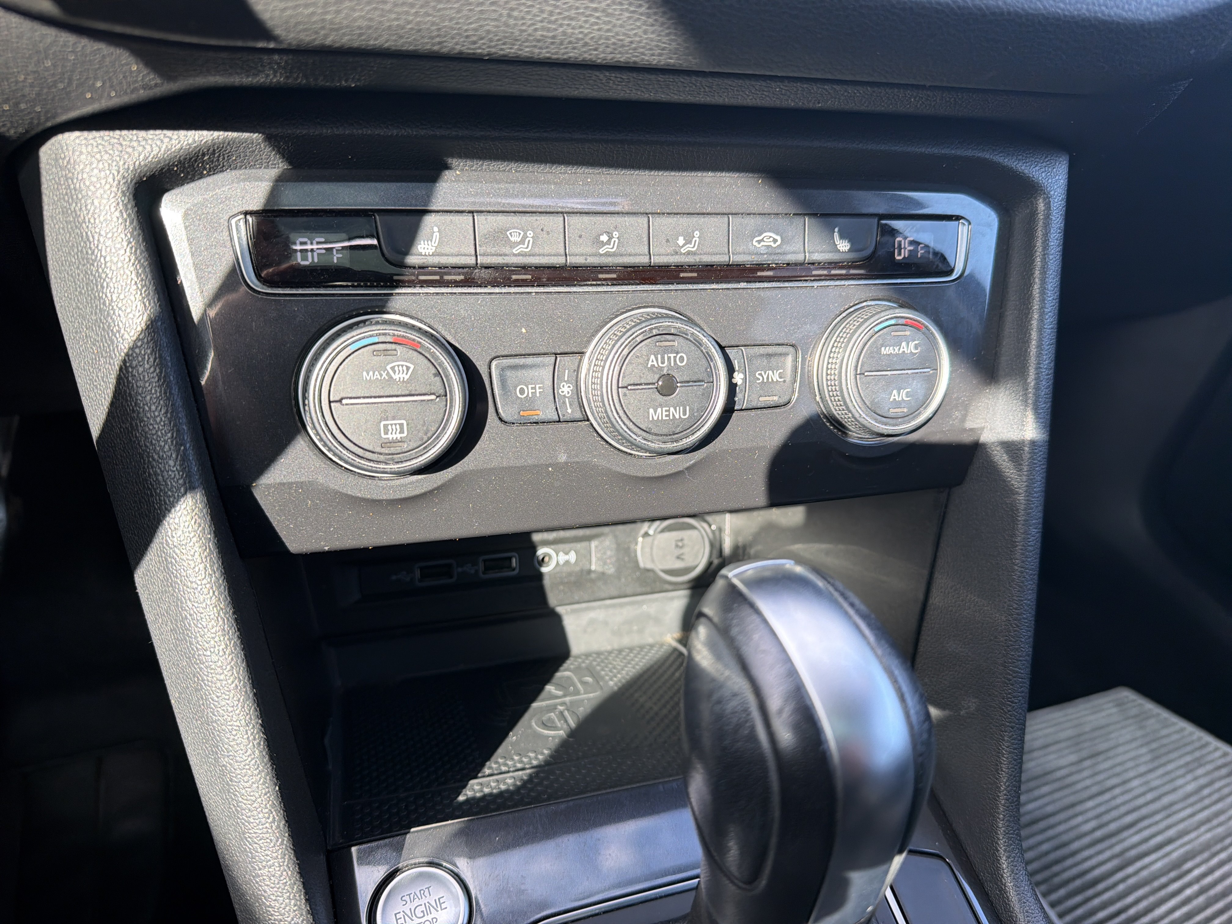 Used 2020 Volkswagen Tiguan SE w/ Panoramic Sunroof Package FWD image 23
