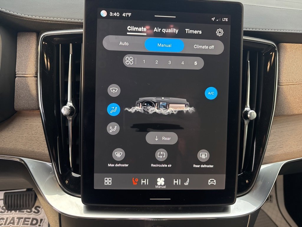 Certified 2025 Volvo XC90 B6 Plus image 28