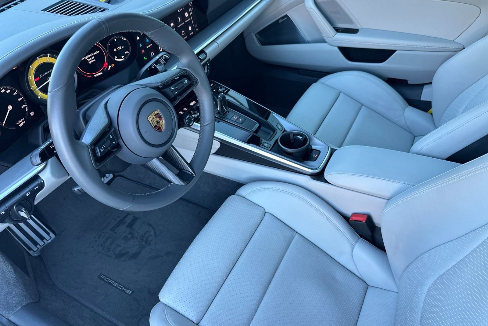 Used 2022 Porsche 911 Turbo S image 4