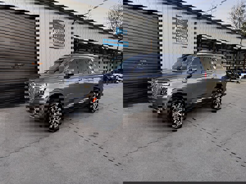 Used 2021 GMC Yukon Denali w/ Denali Ultimate Package image 3