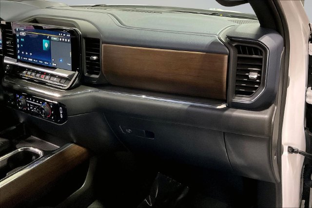 Used 2024 Chevrolet Silverado 1500 High Country w/ Technology Package AWD/4WD image 18