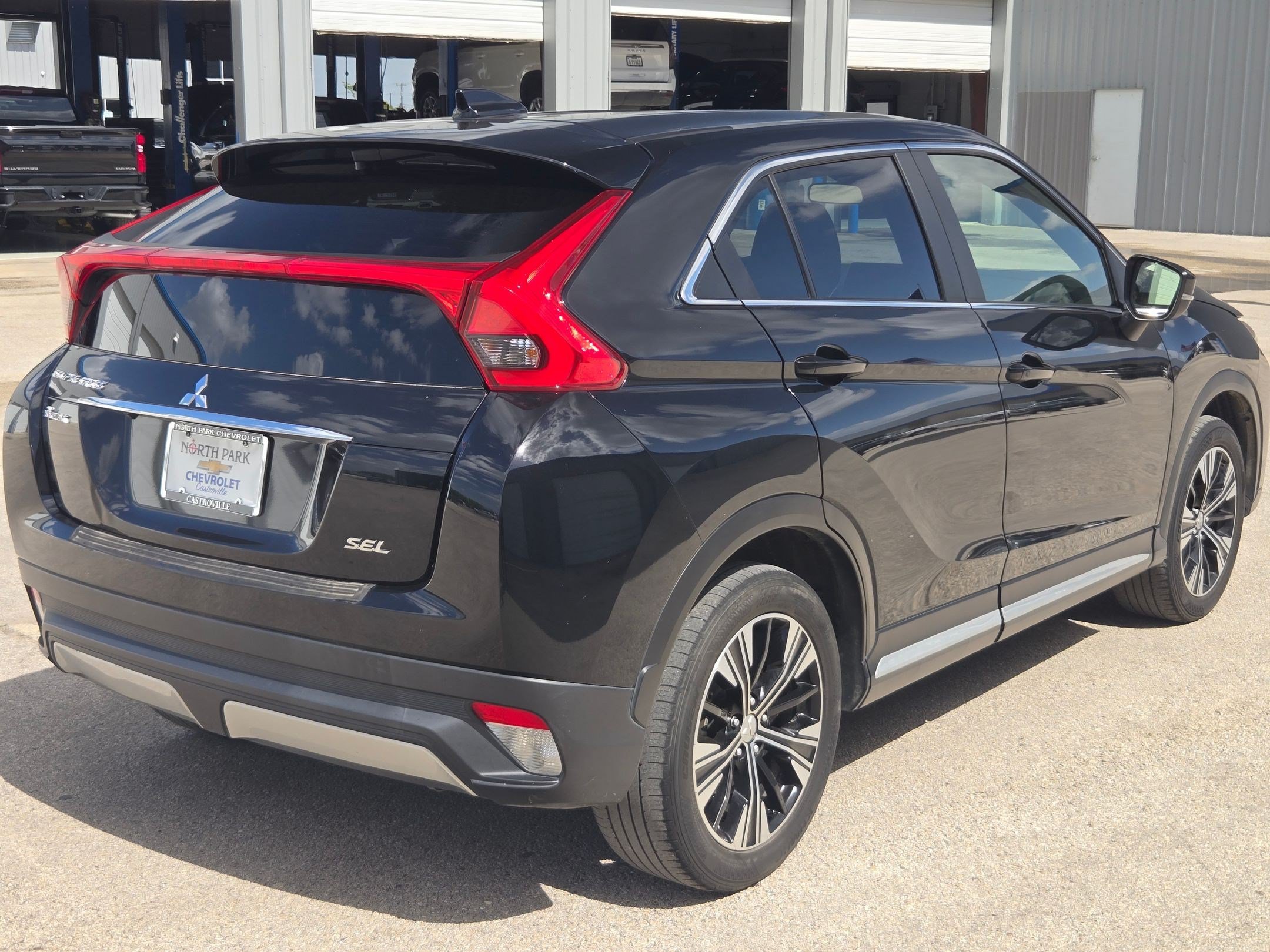 Used 2020 Mitsubishi Eclipse Cross FWD image 3
