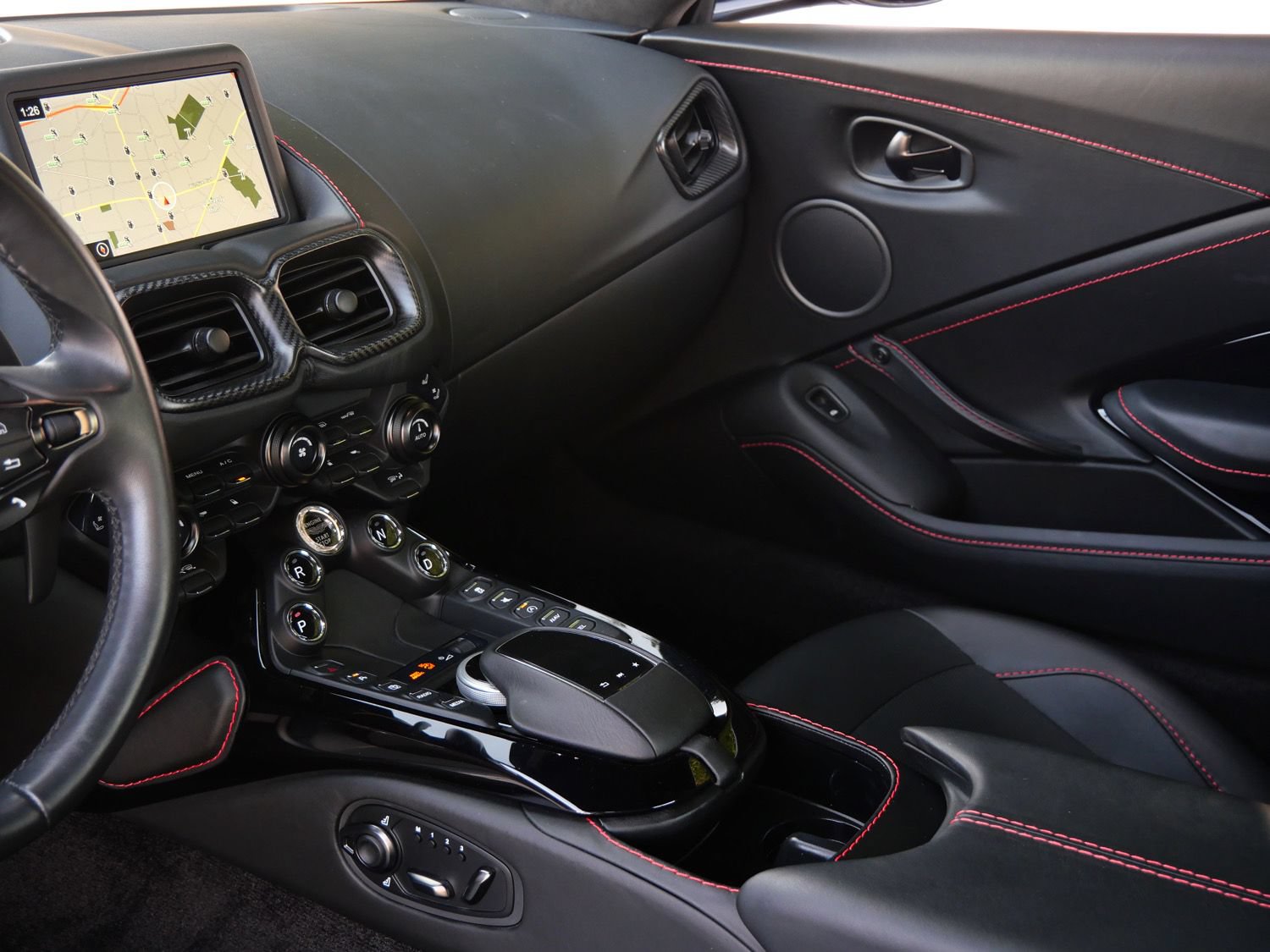 Used 2020 Aston Martin V8 Vantage Coupe RWD image 10
