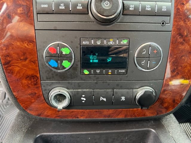 Used 2009 Chevrolet Suburban LT RWD image 19