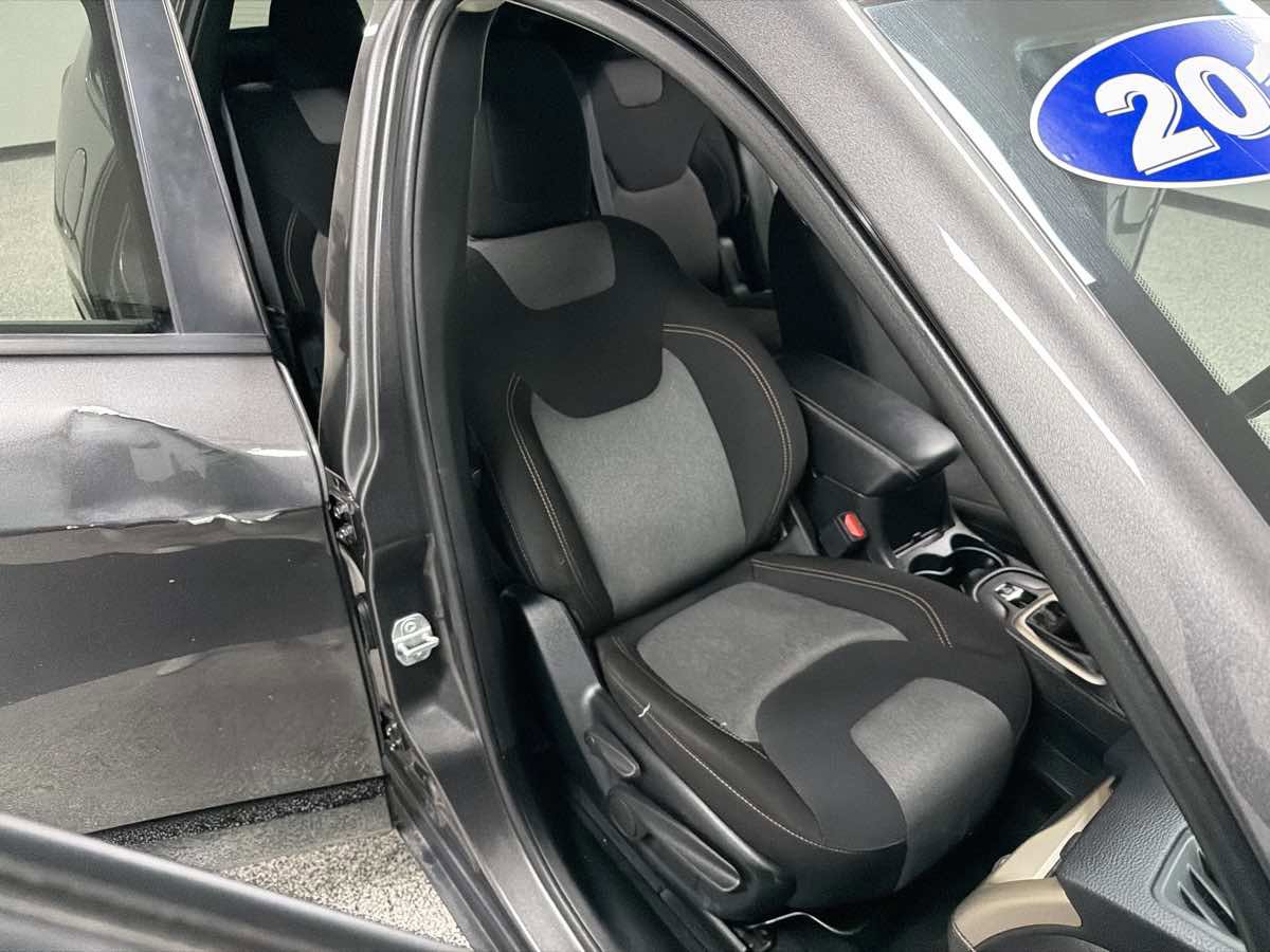 Used 2018 Jeep Cherokee Latitude image 31