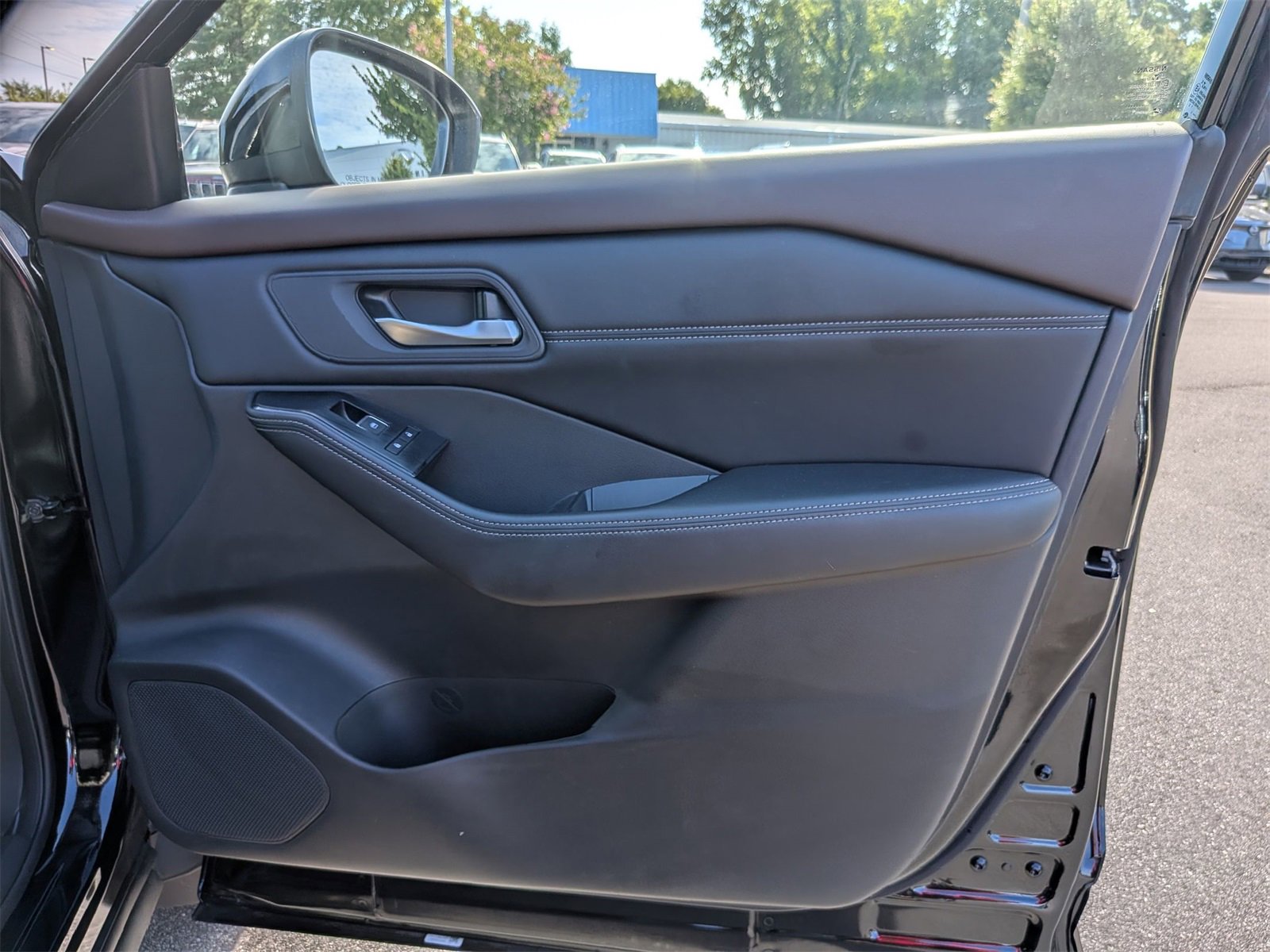 Used 2023 Nissan Rogue SL image 35