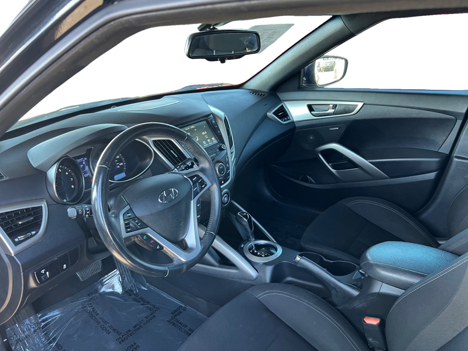 Used 2017 Hyundai Veloster Value Edition image 9