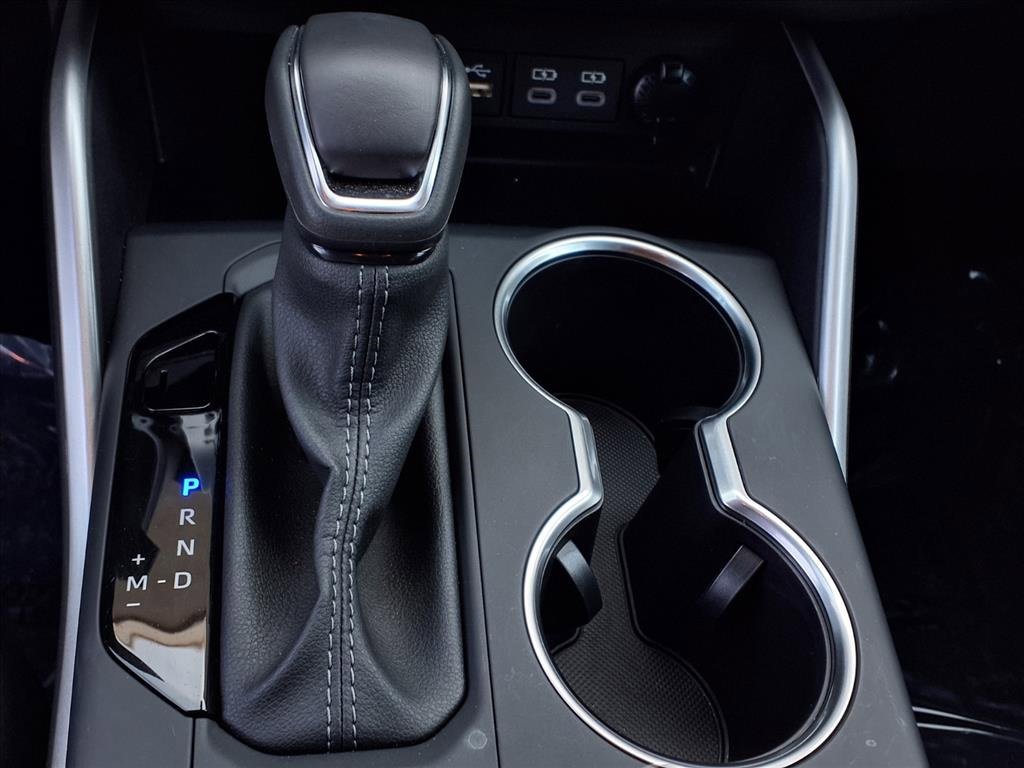 Certified 2025 Toyota Highlander XLE image 12