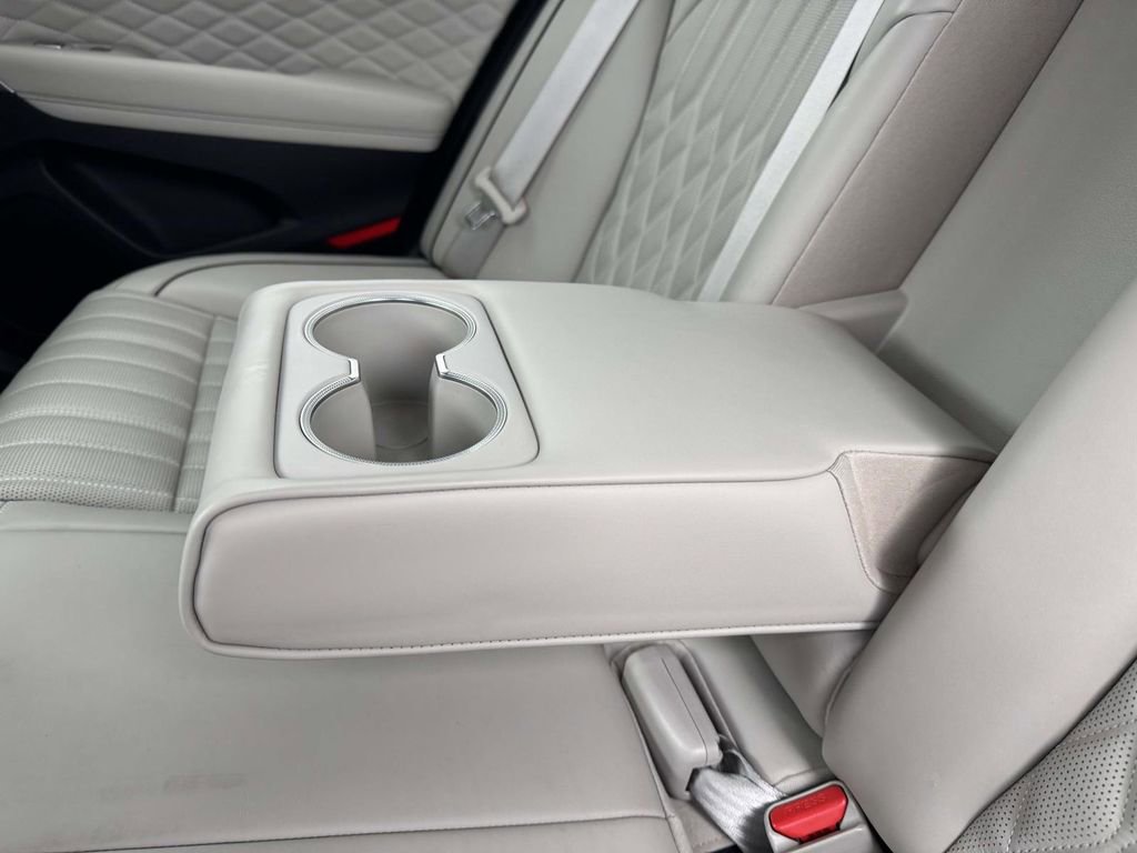 Used 2021 Genesis G70 2.0T w/ Prestige Package AWD/4WD image 10