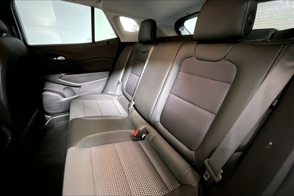 Used 2025 Chevrolet Trax LT w/ LT Convenience Package image 21