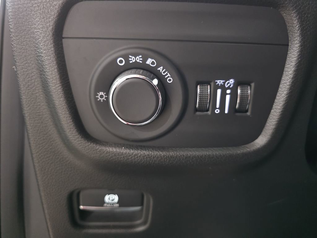 Used 2024 Jeep Grand Cherokee Altitude image 25