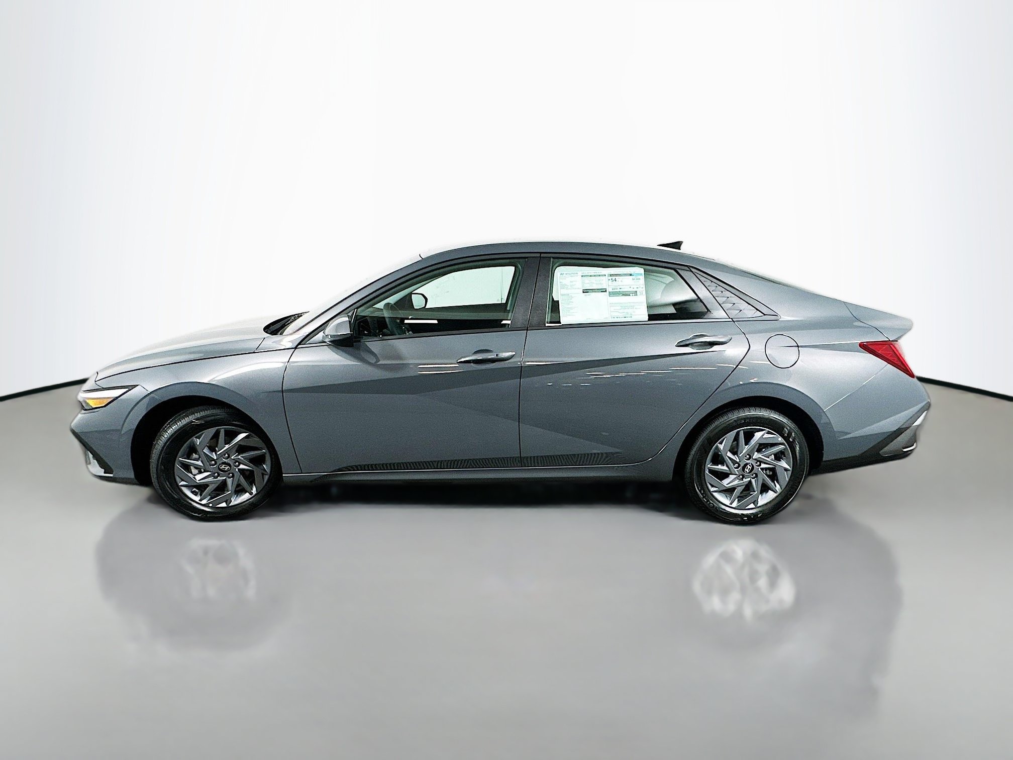 New 2026 Hyundai Elantra Hybrid FWD image 4