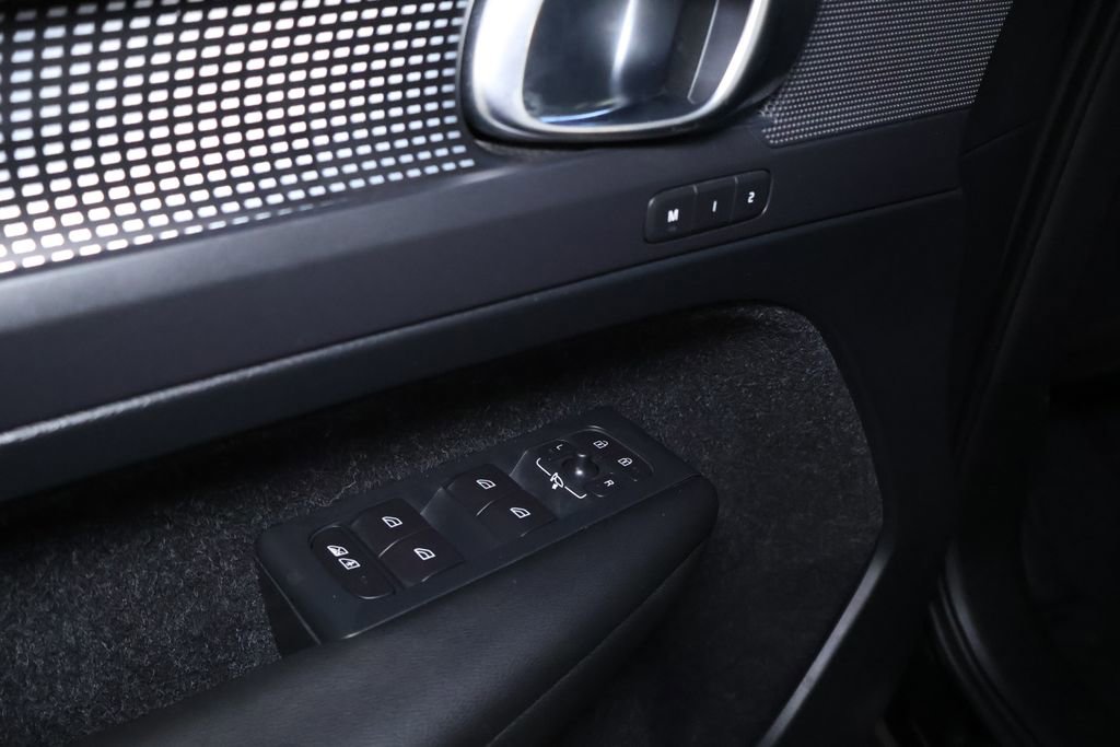 Used 2019 Volvo XC40 T5 R-Design image 13