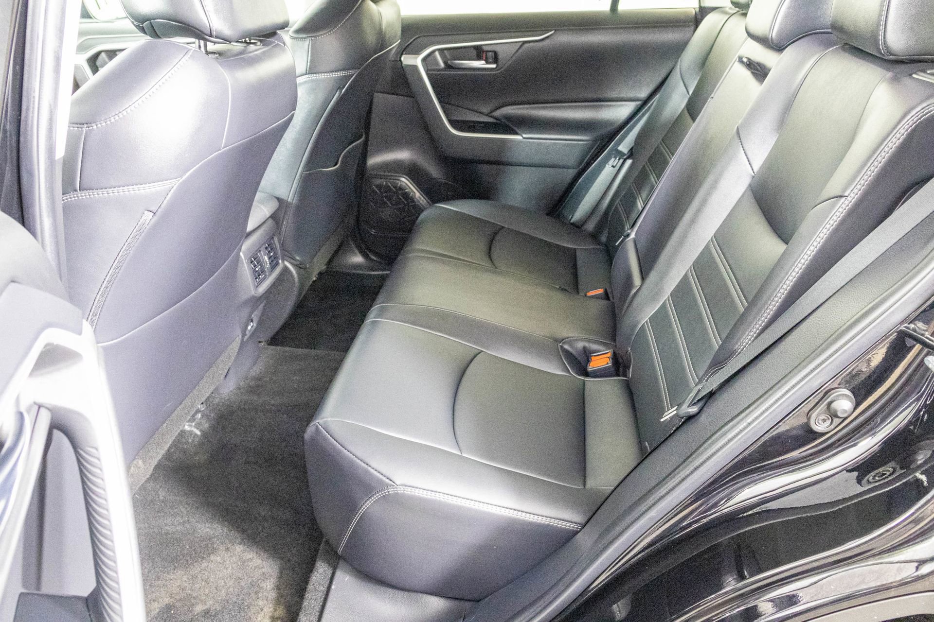 Used 2022 Toyota RAV4 XLE Premium image 37