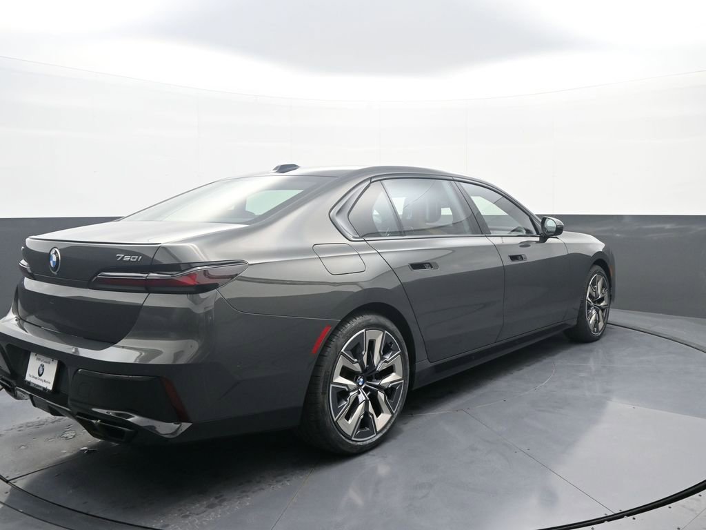 Used 2023 BMW 760i xDrive w/ Executive Package image 7