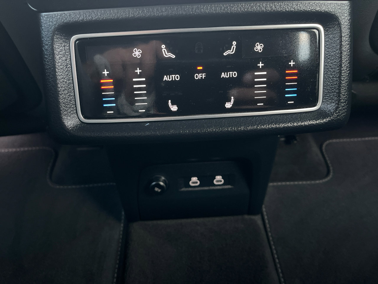 Used 2024 Audi Q8 e-tron Premium Plus w/ Premium Plus Package image 59