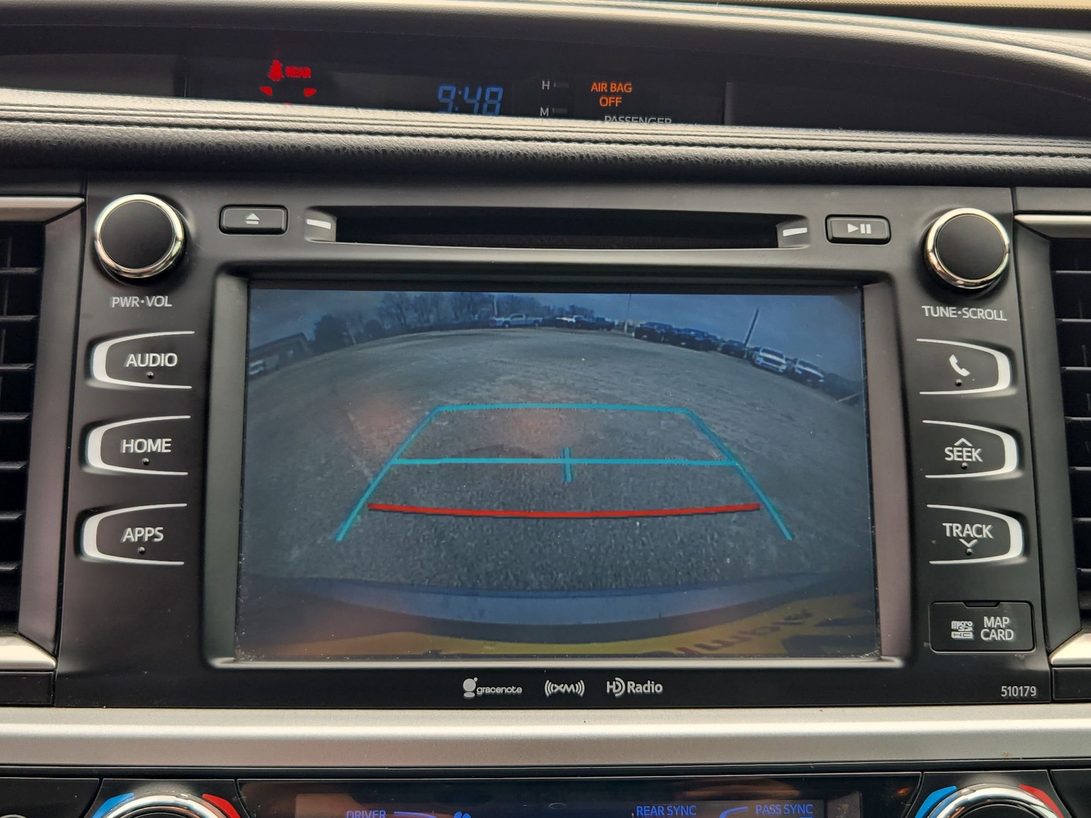 Used 2018 Toyota Highlander SE image 17