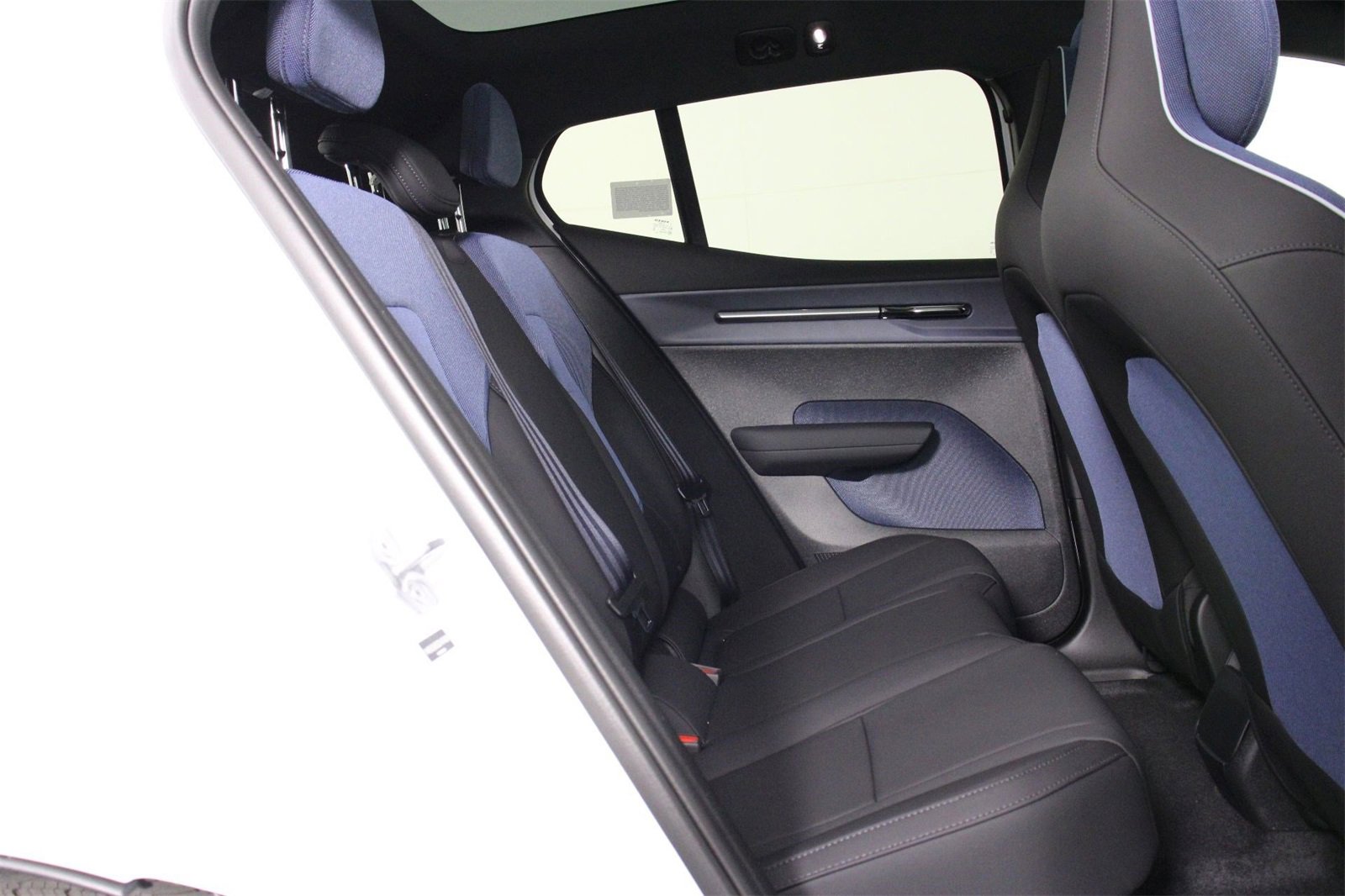 New 2025 Volvo EX30 Plus w/ Protection Package Premier image 11