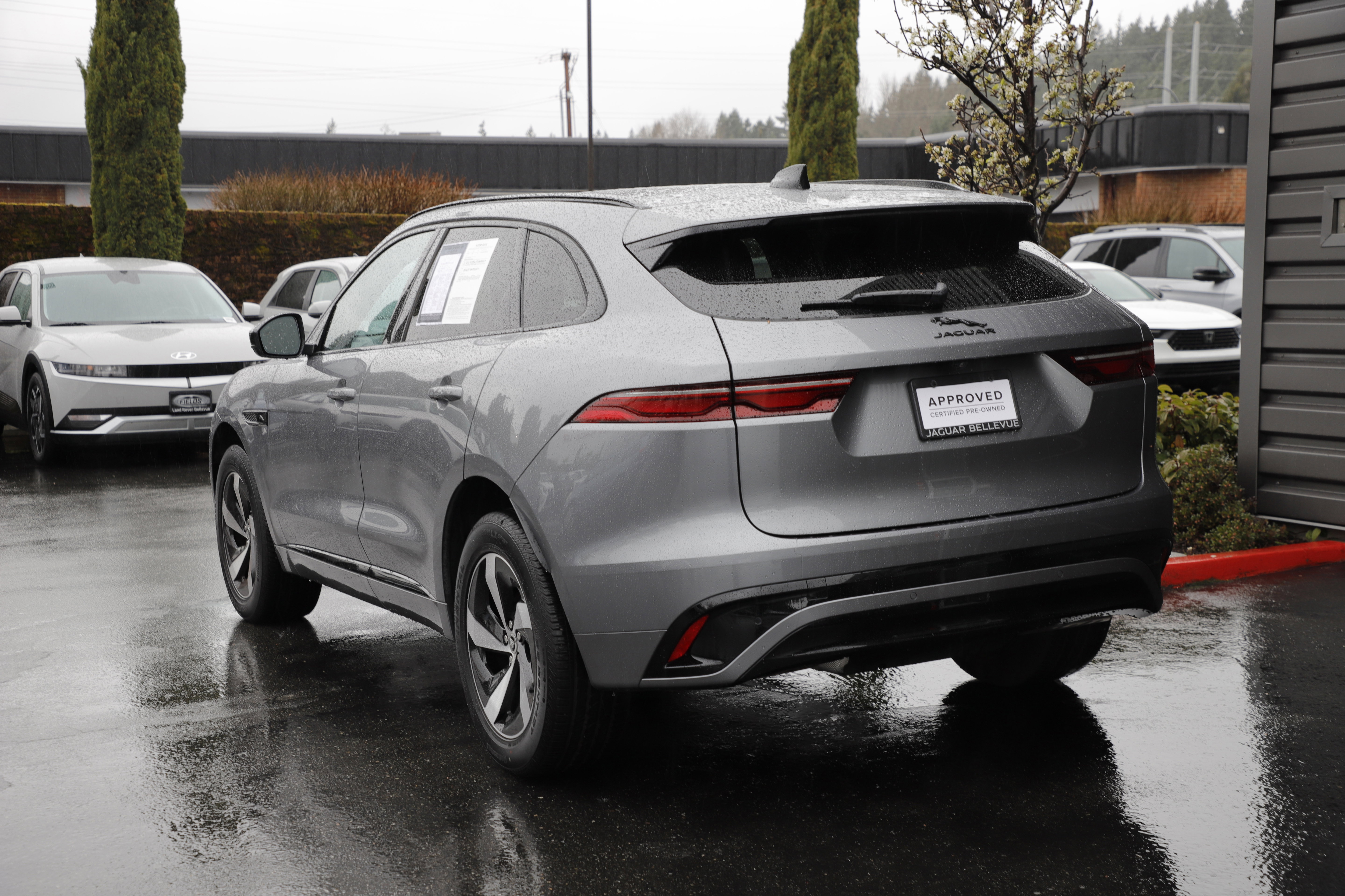 Certified 2025 Jaguar F-PACE R-Dynamic S image 6