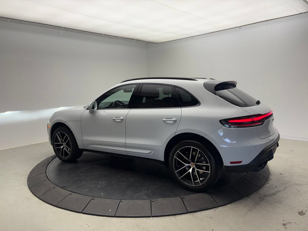 Certified 2023 Porsche Macan AWD/4WD image 3