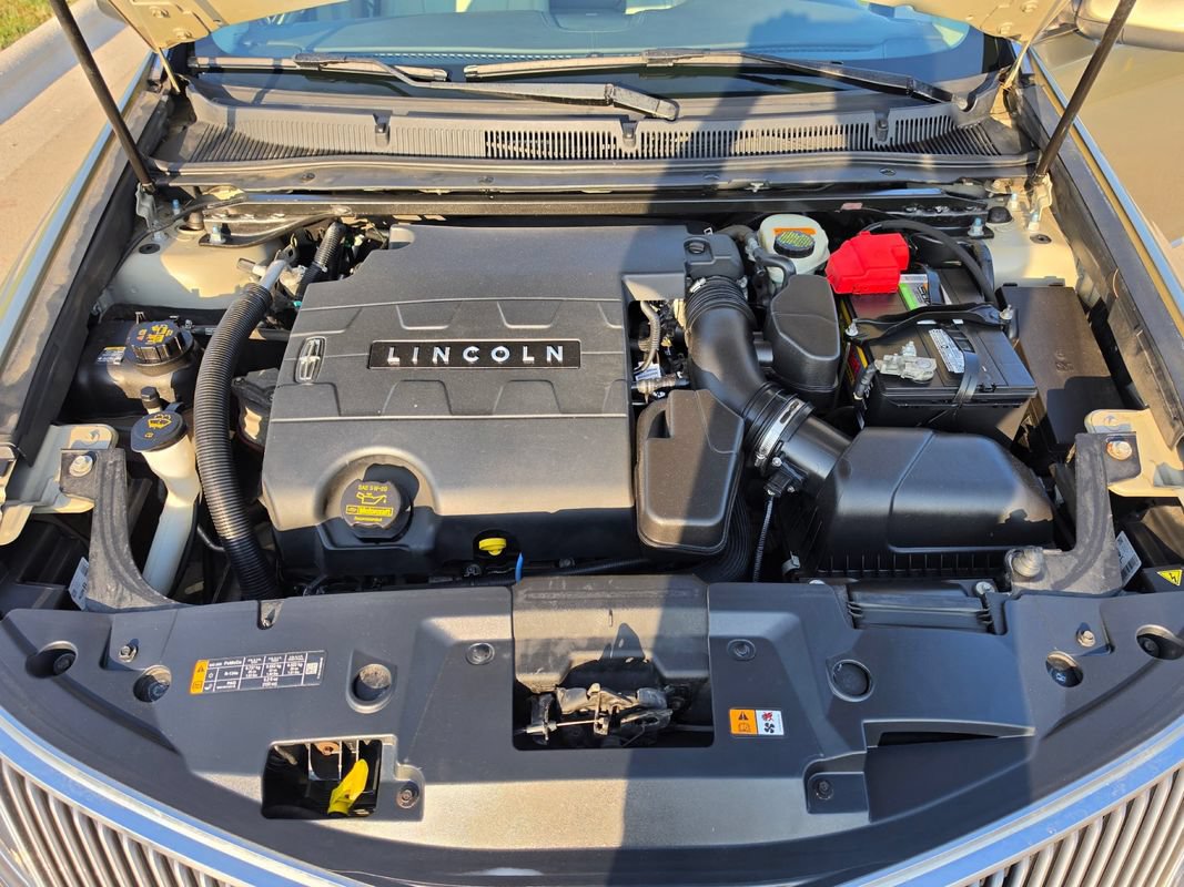 Used 2013 Lincoln MKS AWD image 23