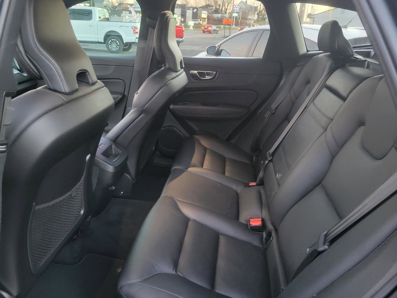 Used 2020 Volvo XC60 T5 Momentum image 12