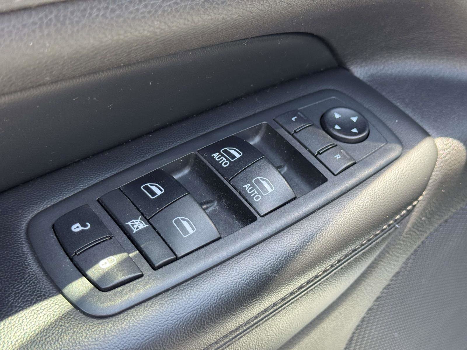 Used 2018 Jeep Grand Cherokee Altitude AWD/4WD image 17