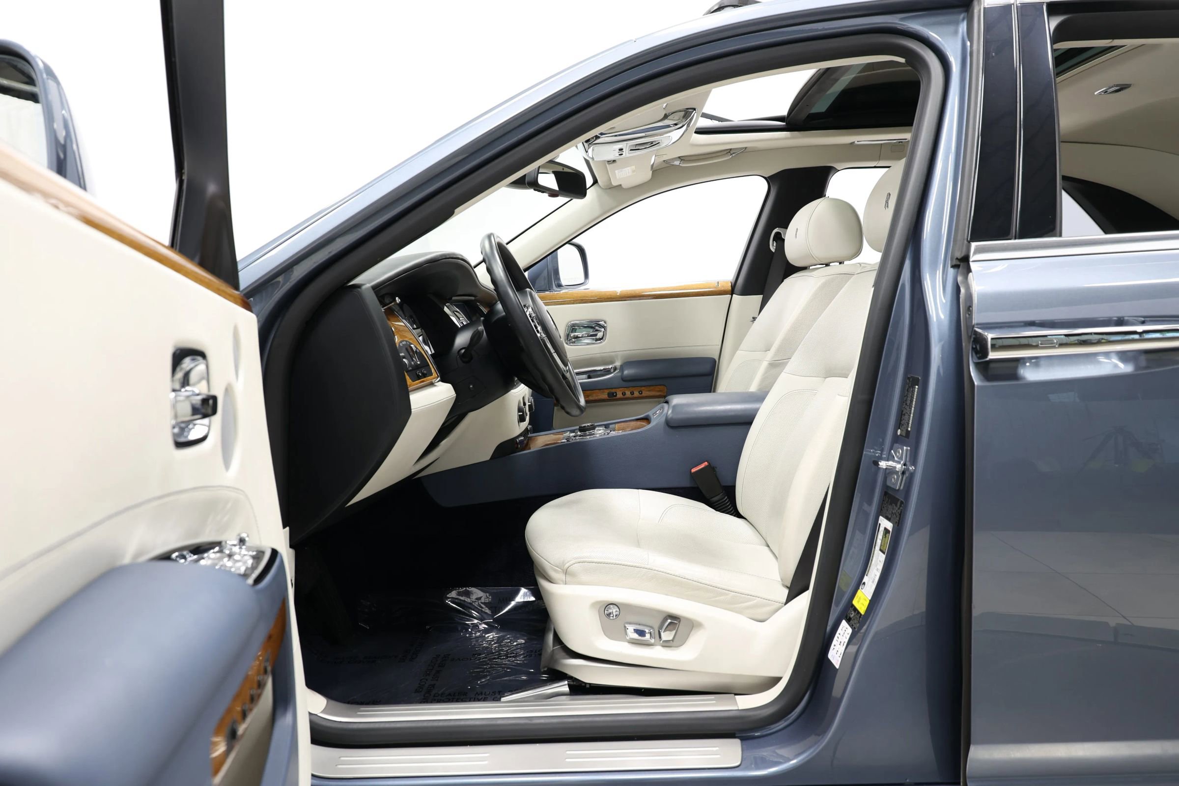 Used 2011 Rolls-Royce Ghost image 14