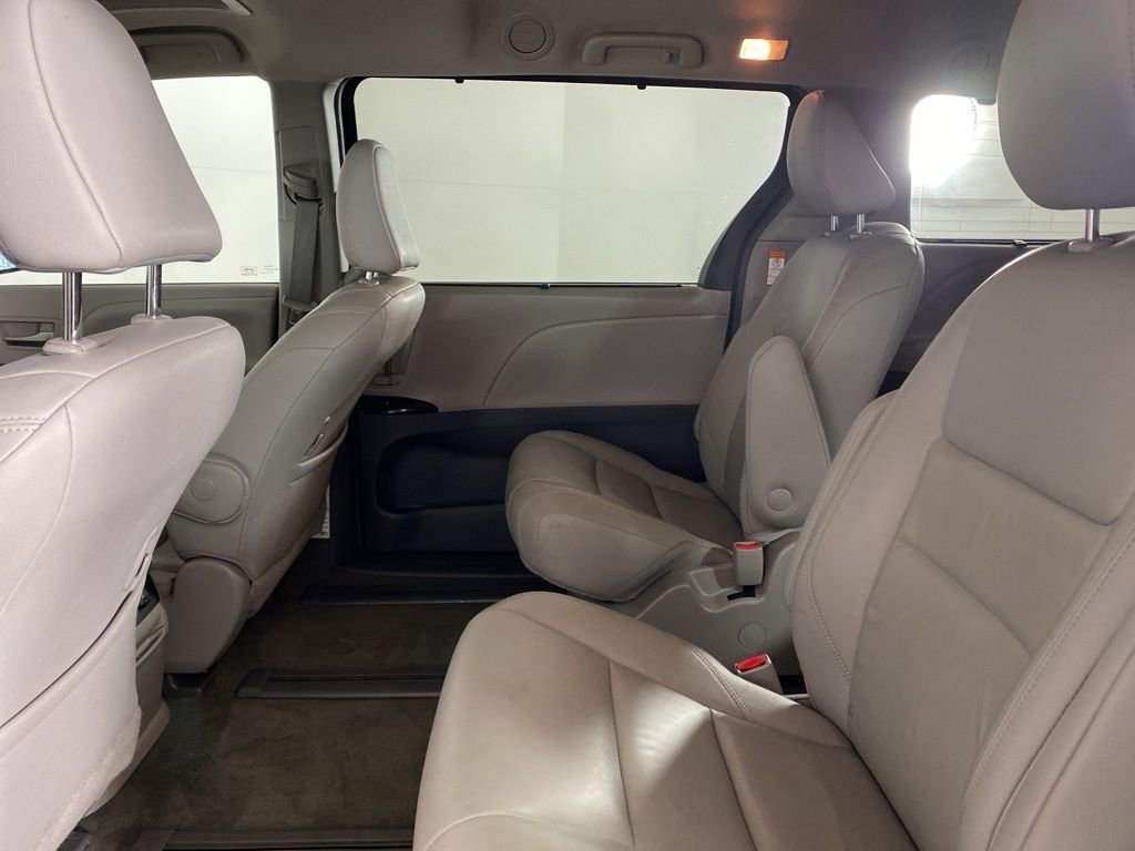 Used 2018 Toyota Sienna XLE w/ XLE Navigation Package image 27